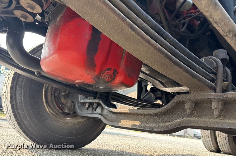 image for item EC4404 2007 Mack CL733 semi truck