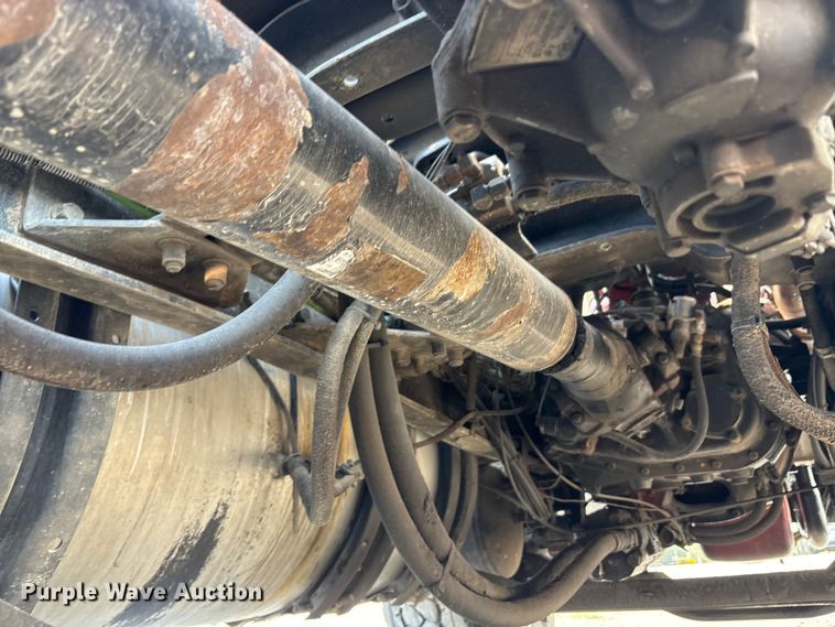 image for item EC4404 2007 Mack CL733 semi truck