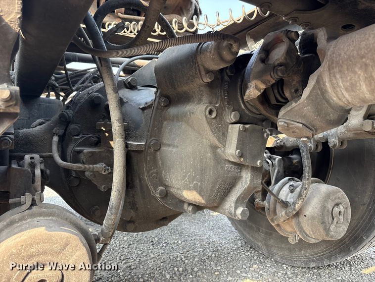 image for item EC4404 2007 Mack CL733 semi truck