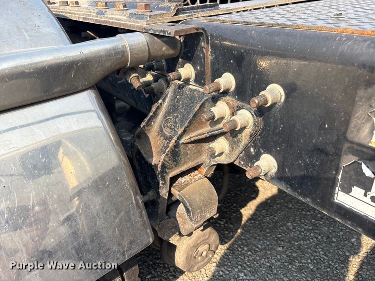 image for item EC4404 2007 Mack CL733 semi truck