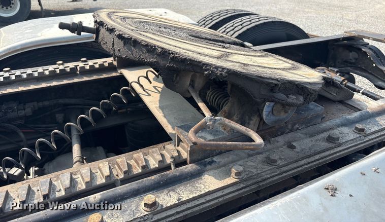 image for item EC4404 2007 Mack CL733 semi truck