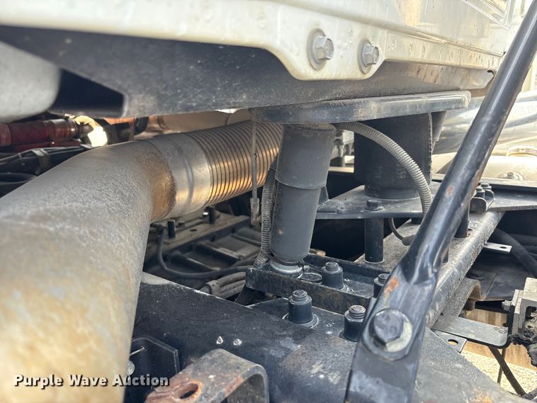 image for item EC4404 2007 Mack CL733 semi truck