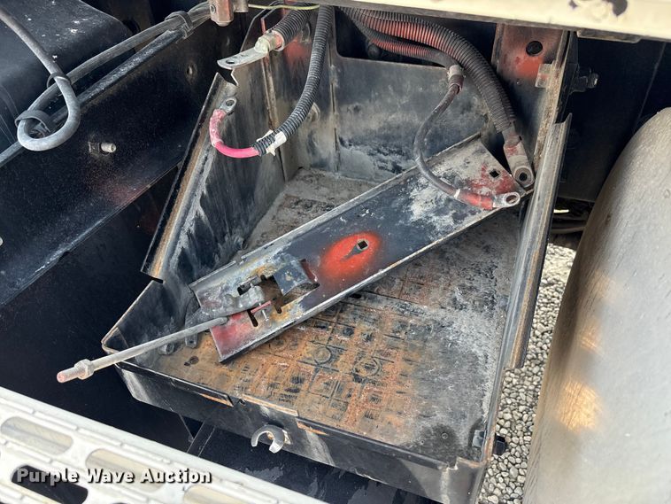 image for item EC4404 2007 Mack CL733 semi truck