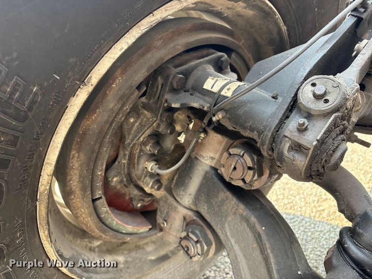 image for item EC4404 2007 Mack CL733 semi truck