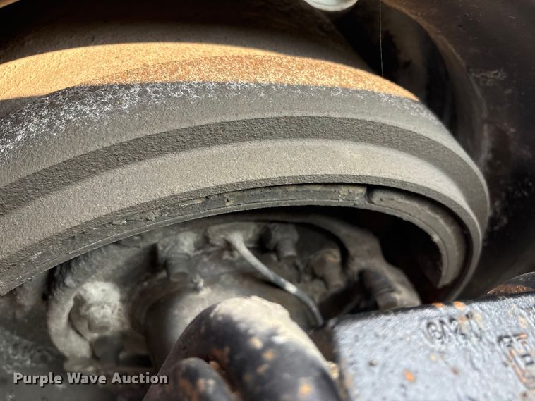 image for item EC4404 2007 Mack CL733 semi truck