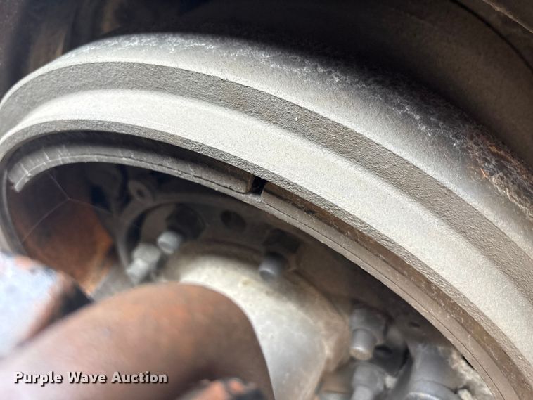 image for item EC4404 2007 Mack CL733 semi truck