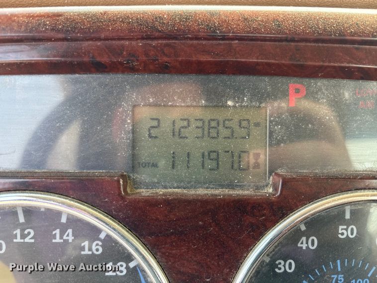 image for item EC4404 2007 Mack CL733 semi truck