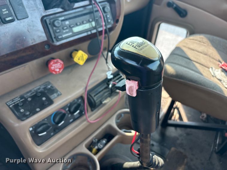 image for item EC4404 2007 Mack CL733 semi truck