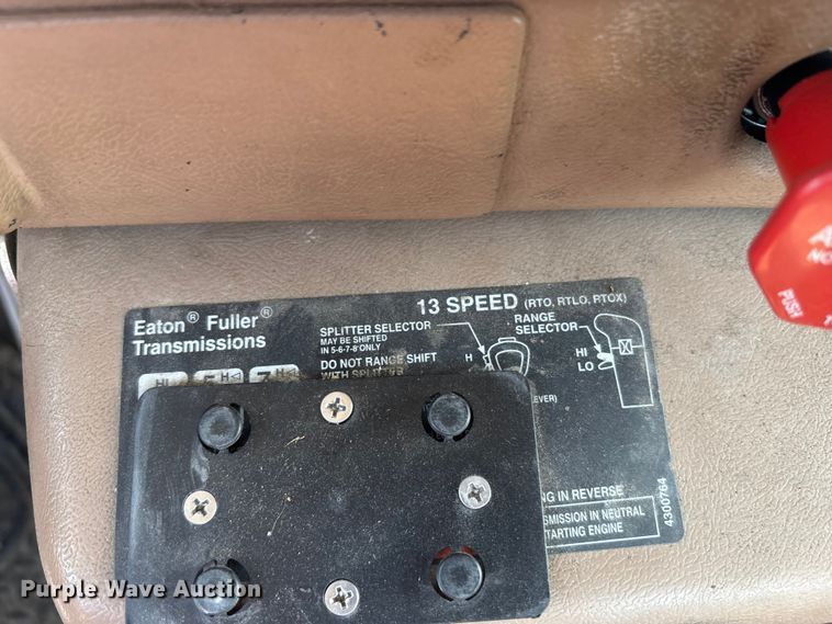 image for item EC4404 2007 Mack CL733 semi truck