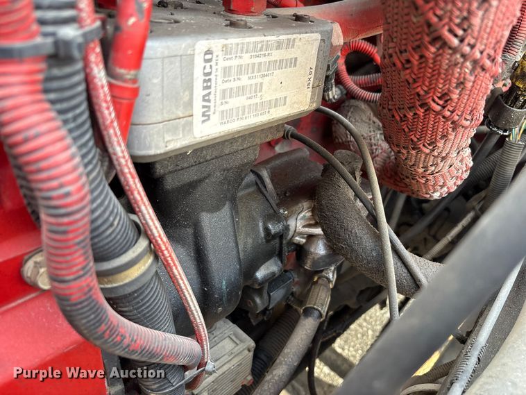 image for item EC4404 2007 Mack CL733 semi truck