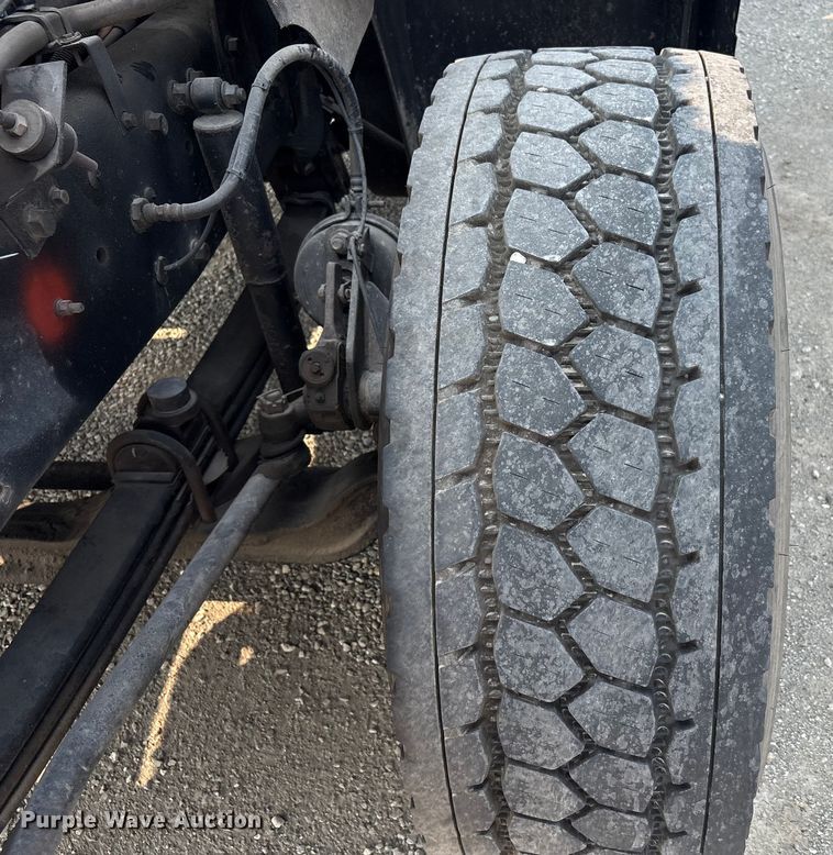 image for item EC4404 2007 Mack CL733 semi truck