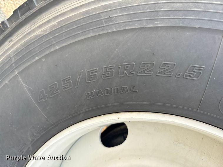 image for item EC4404 2007 Mack CL733 semi truck