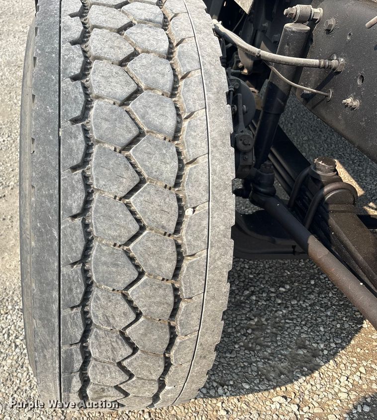 image for item EC4404 2007 Mack CL733 semi truck