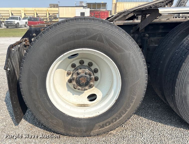 image for item EC4404 2007 Mack CL733 semi truck