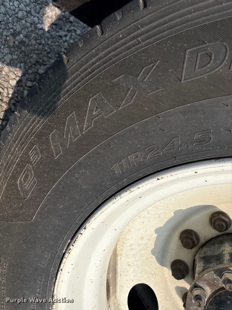 image for item EC4404 2007 Mack CL733 semi truck