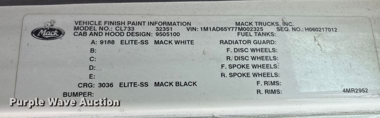 image for item EC4404 2007 Mack CL733 semi truck