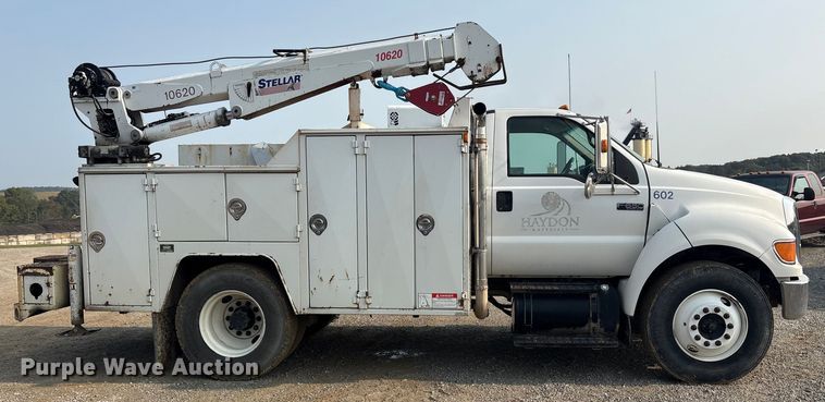 image for item EC4405 2006 Ford F650 Super Duty utility / service truck