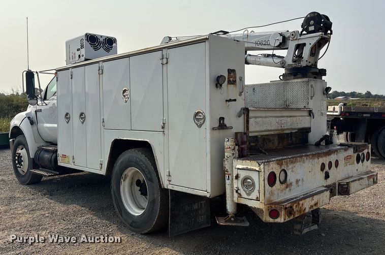image for item EC4405 2006 Ford F650 Super Duty utility / service truck