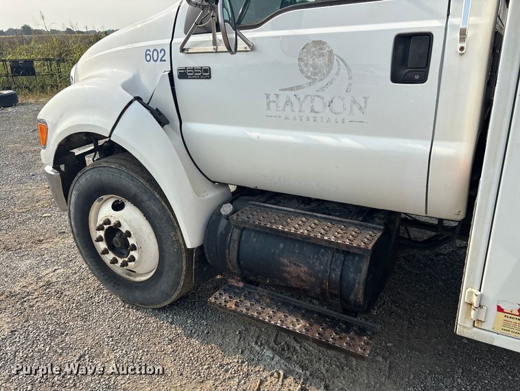 image for item EC4405 2006 Ford F650 Super Duty utility / service truck