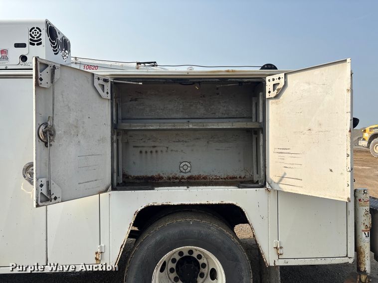 image for item EC4405 2006 Ford F650 Super Duty utility / service truck