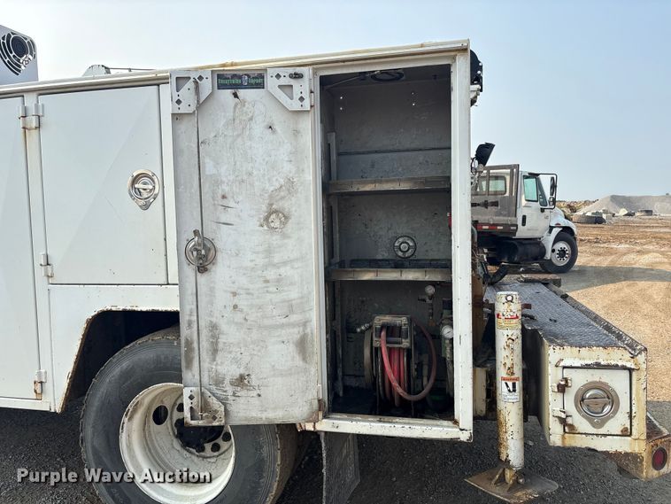 image for item EC4405 2006 Ford F650 Super Duty utility / service truck