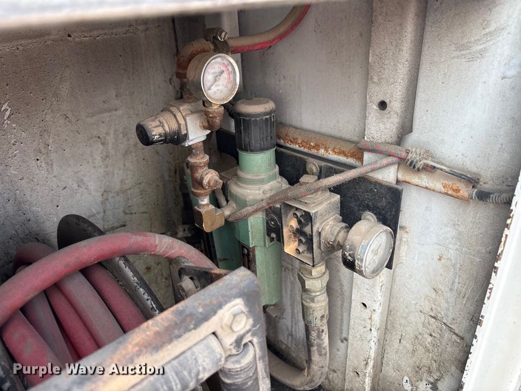 image for item EC4405 2006 Ford F650 Super Duty utility / service truck