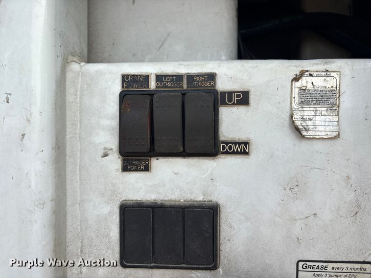 image for item EC4405 2006 Ford F650 Super Duty utility / service truck