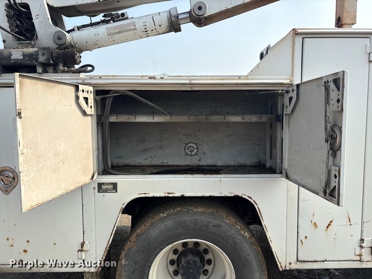 image for item EC4405 2006 Ford F650 Super Duty utility / service truck