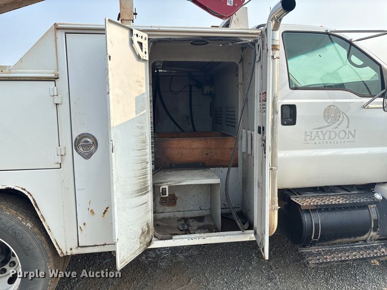 image for item EC4405 2006 Ford F650 Super Duty utility / service truck