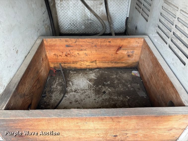 image for item EC4405 2006 Ford F650 Super Duty utility / service truck