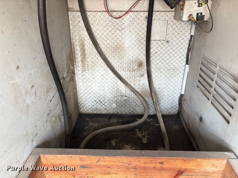 image for item EC4405 2006 Ford F650 Super Duty utility / service truck