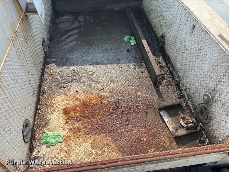 image for item EC4405 2006 Ford F650 Super Duty utility / service truck