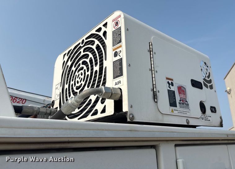 image for item EC4405 2006 Ford F650 Super Duty utility / service truck