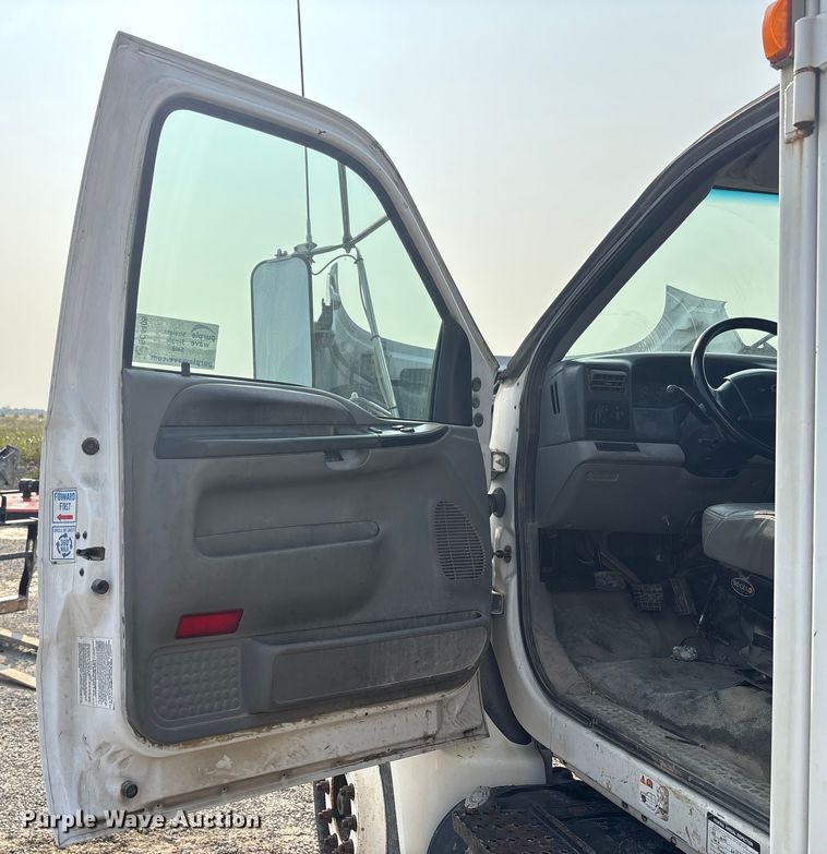 image for item EC4405 2006 Ford F650 Super Duty utility / service truck