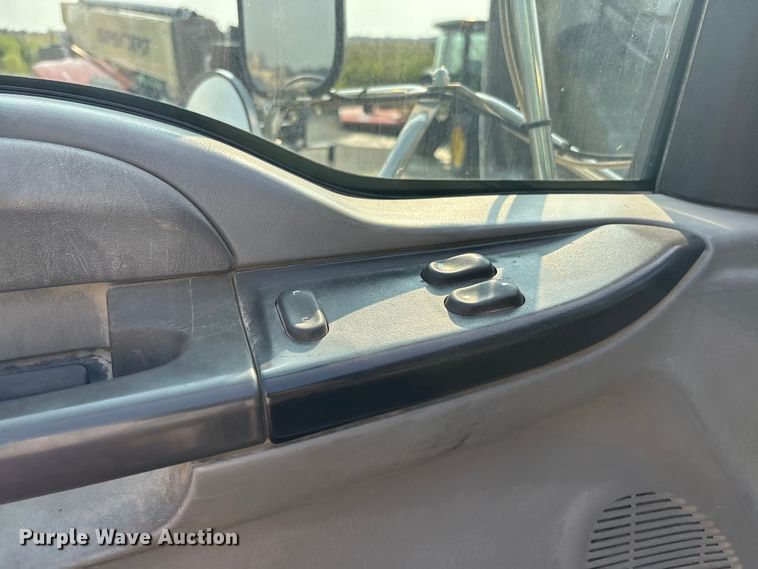 image for item EC4405 2006 Ford F650 Super Duty utility / service truck