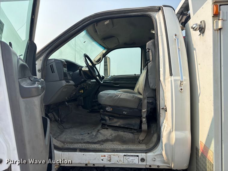 image for item EC4405 2006 Ford F650 Super Duty utility / service truck