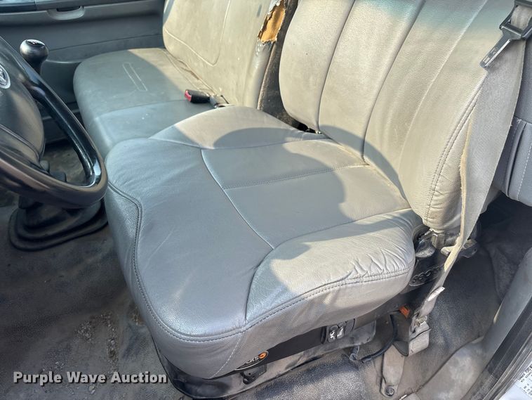 image for item EC4405 2006 Ford F650 Super Duty utility / service truck