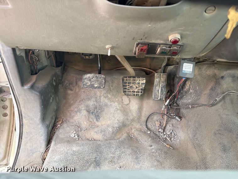 image for item EC4405 2006 Ford F650 Super Duty utility / service truck