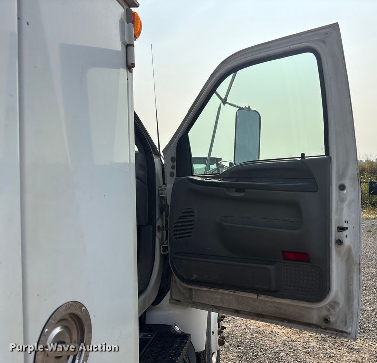image for item EC4405 2006 Ford F650 Super Duty utility / service truck