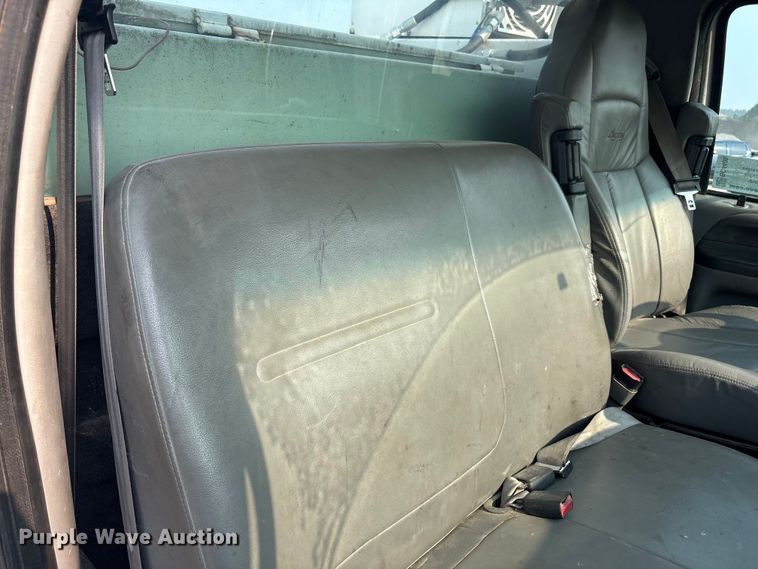 image for item EC4405 2006 Ford F650 Super Duty utility / service truck