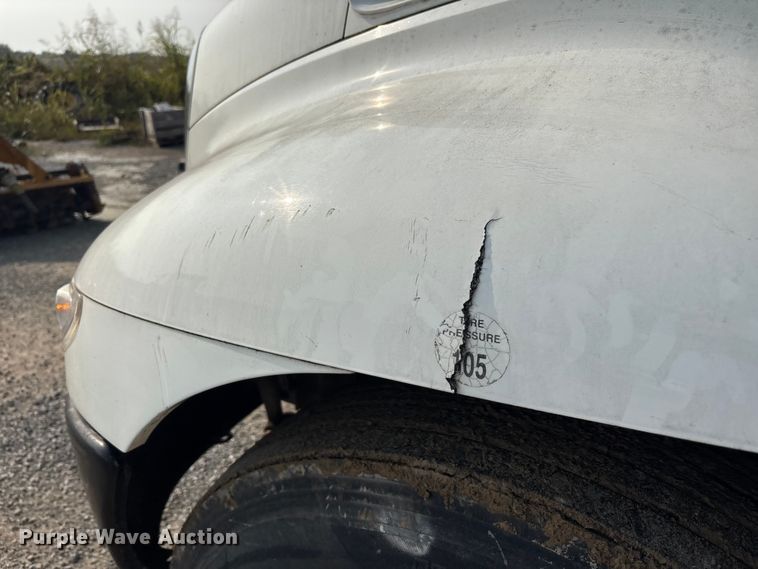 image for item EC4406 2005 International 4300 flatbed truck