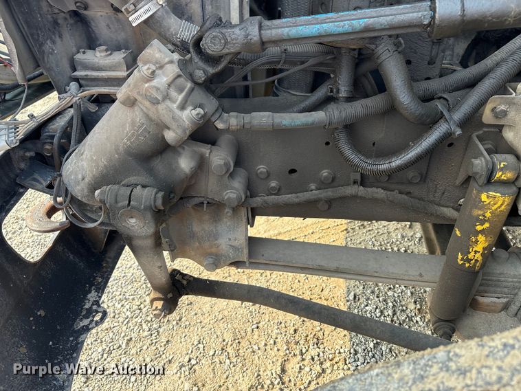 image for item EC4406 2005 International 4300 flatbed truck