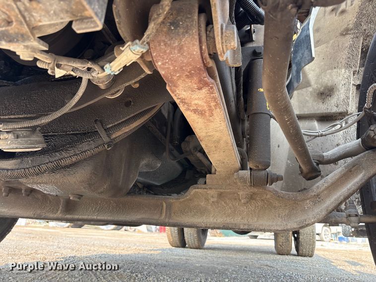 image for item EC4406 2005 International 4300 flatbed truck