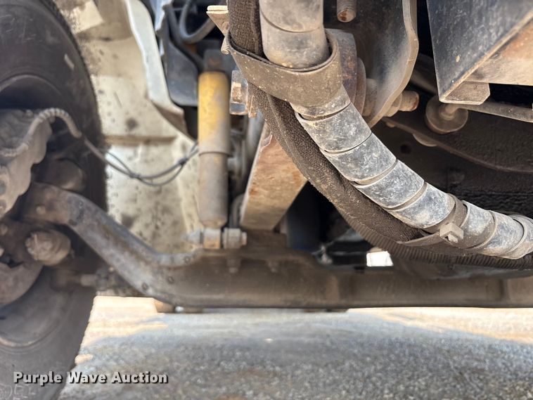 image for item EC4406 2005 International 4300 flatbed truck