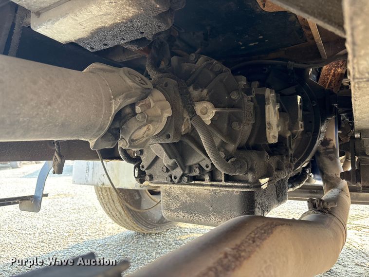 image for item EC4406 2005 International 4300 flatbed truck