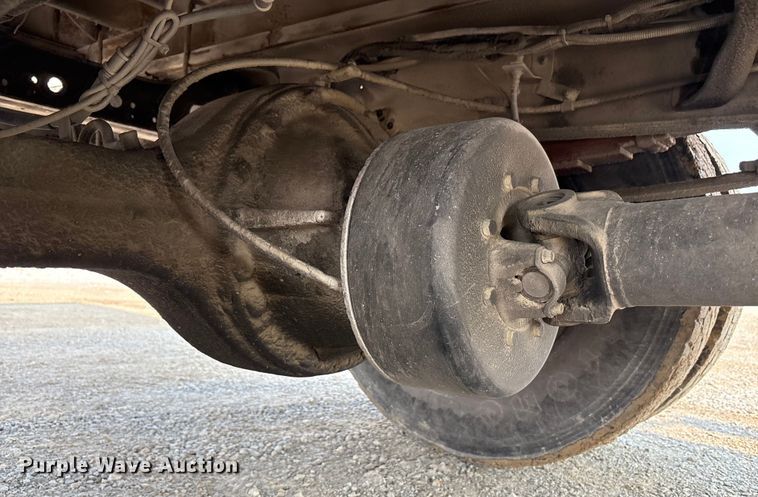 image for item EC4406 2005 International 4300 flatbed truck