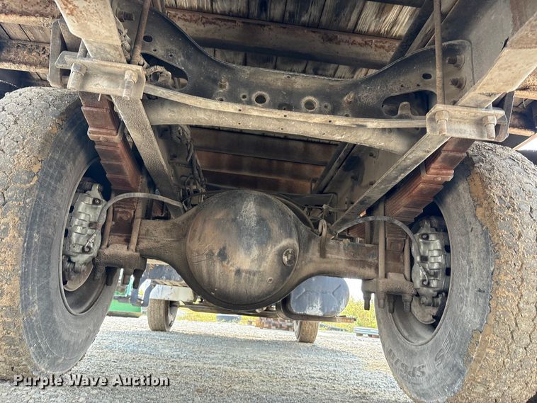 image for item EC4406 2005 International 4300 flatbed truck