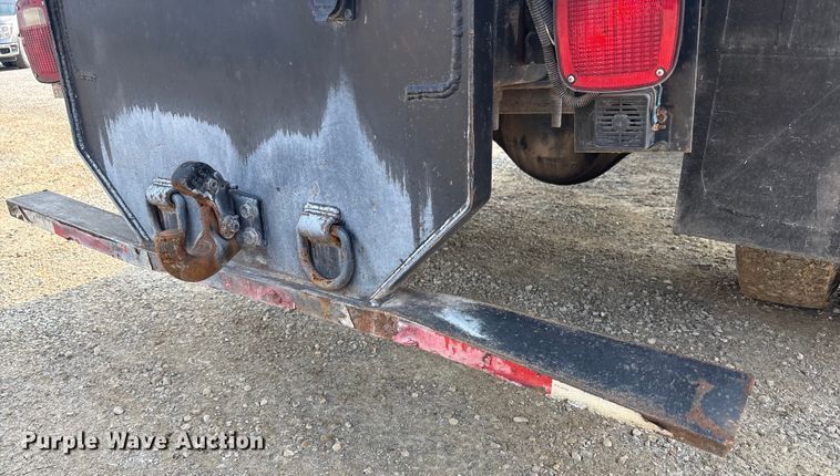 image for item EC4406 2005 International 4300 flatbed truck