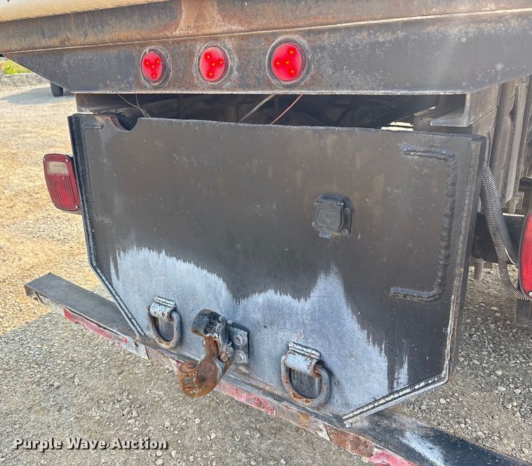 image for item EC4406 2005 International 4300 flatbed truck