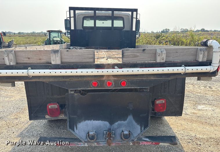 image for item EC4406 2005 International 4300 flatbed truck